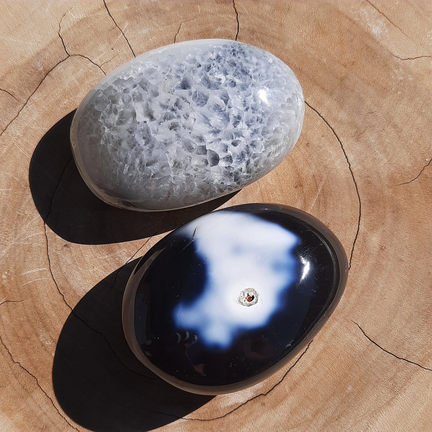 Orca Agate Palm Stones